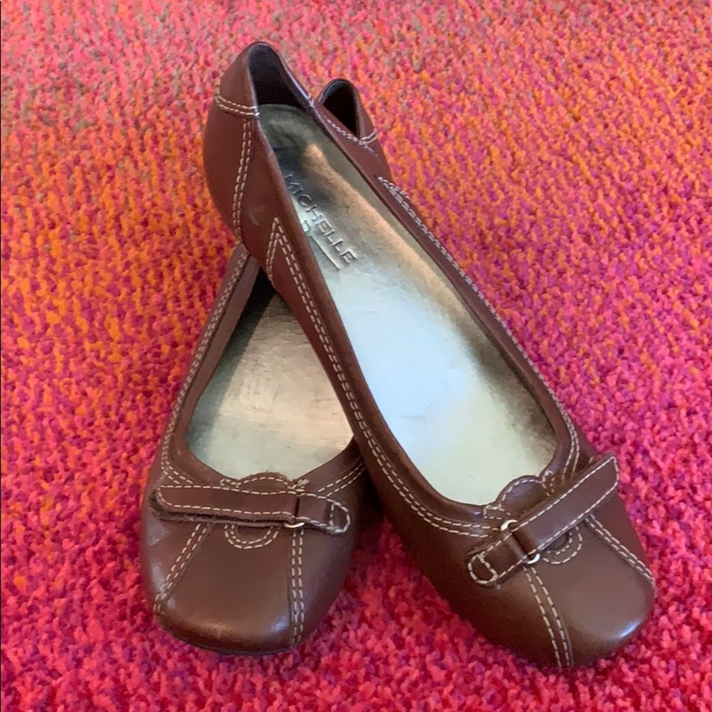 Brown leather flats- great condition!